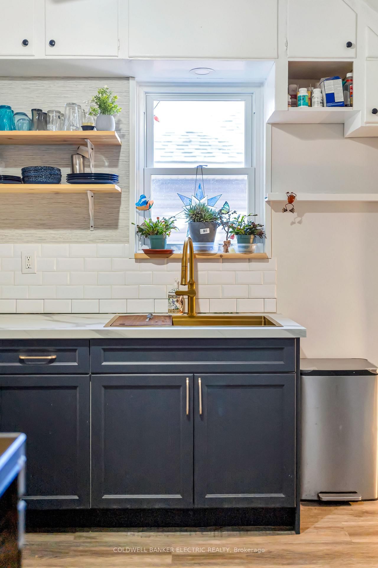 Detached House for sale at 112 Lansdowne Street, Peterborough, Ontario, K9J 1Y1 - Town Ward 3 - MLS: X12940304