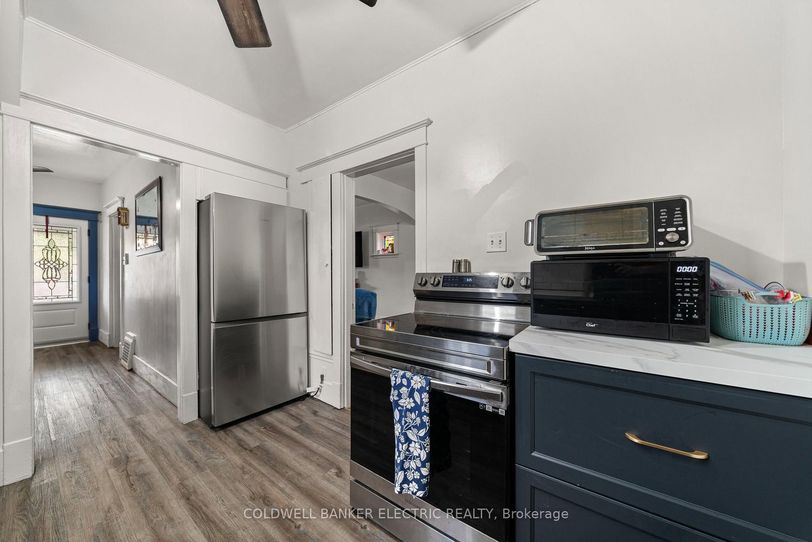 Detached House for sale at 112 Lansdowne Street, Peterborough, Ontario, K9J 1Y1 - Town Ward 3 - MLS: X12940304