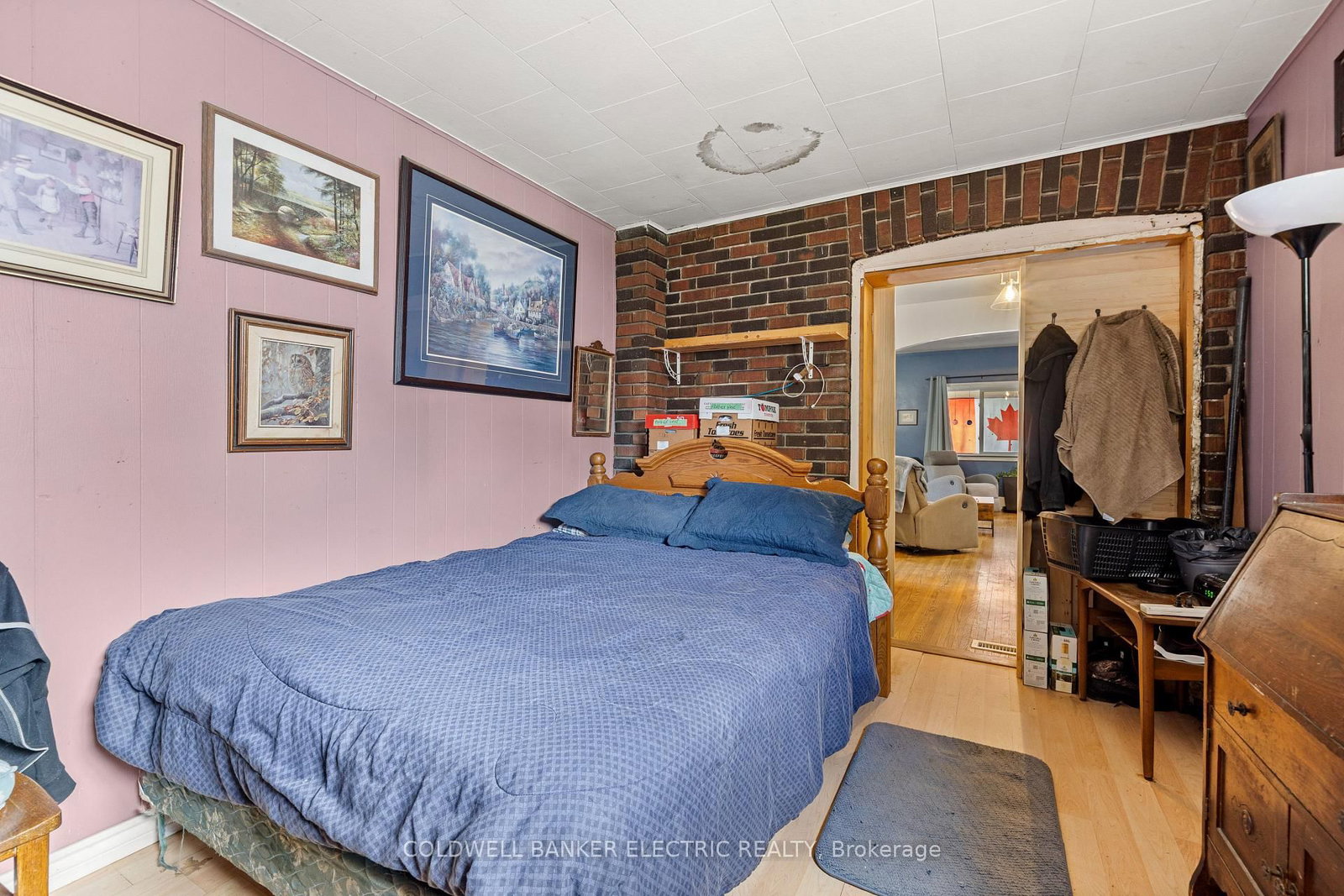 Detached House for sale at 112 Lansdowne Street, Peterborough, Ontario, K9J 1Y1 - Town Ward 3 - MLS: X12940304