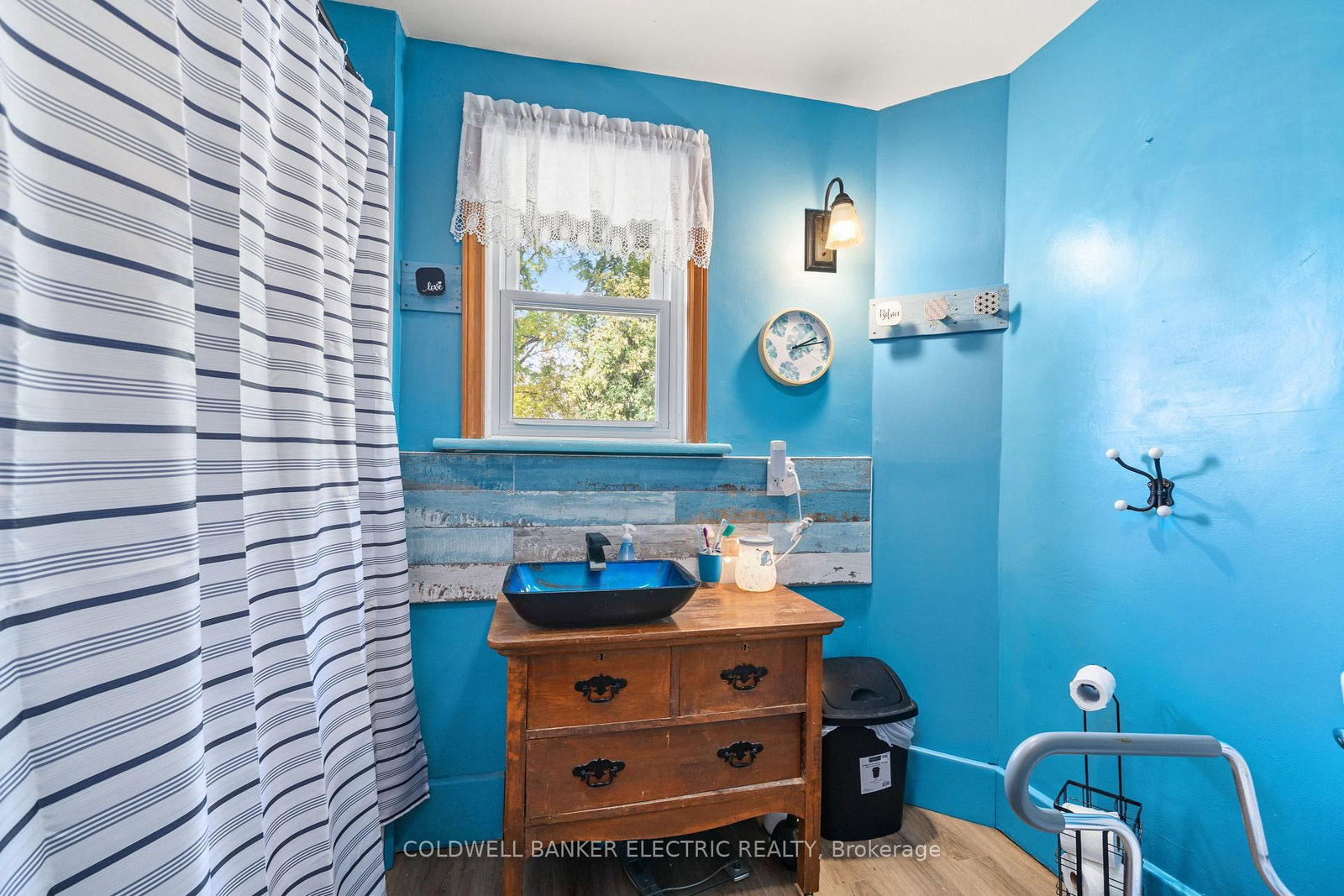 Detached House for sale at 112 Lansdowne Street, Peterborough, Ontario, K9J 1Y1 - Town Ward 3 - MLS: X12940304