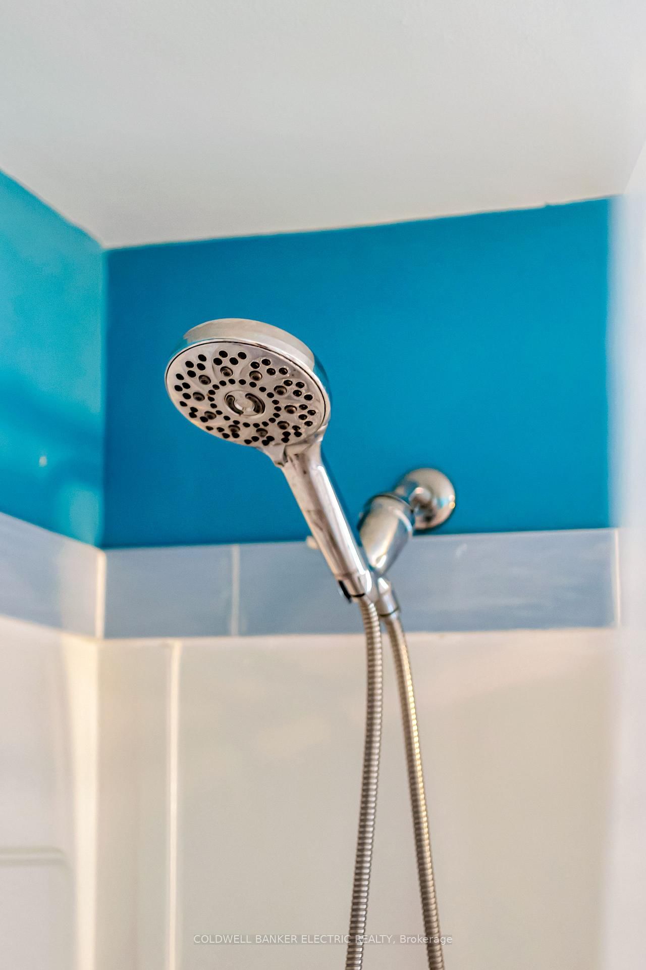 Detached House for sale at 112 Lansdowne Street, Peterborough, Ontario, K9J 1Y1 - Town Ward 3 - MLS: X12940304