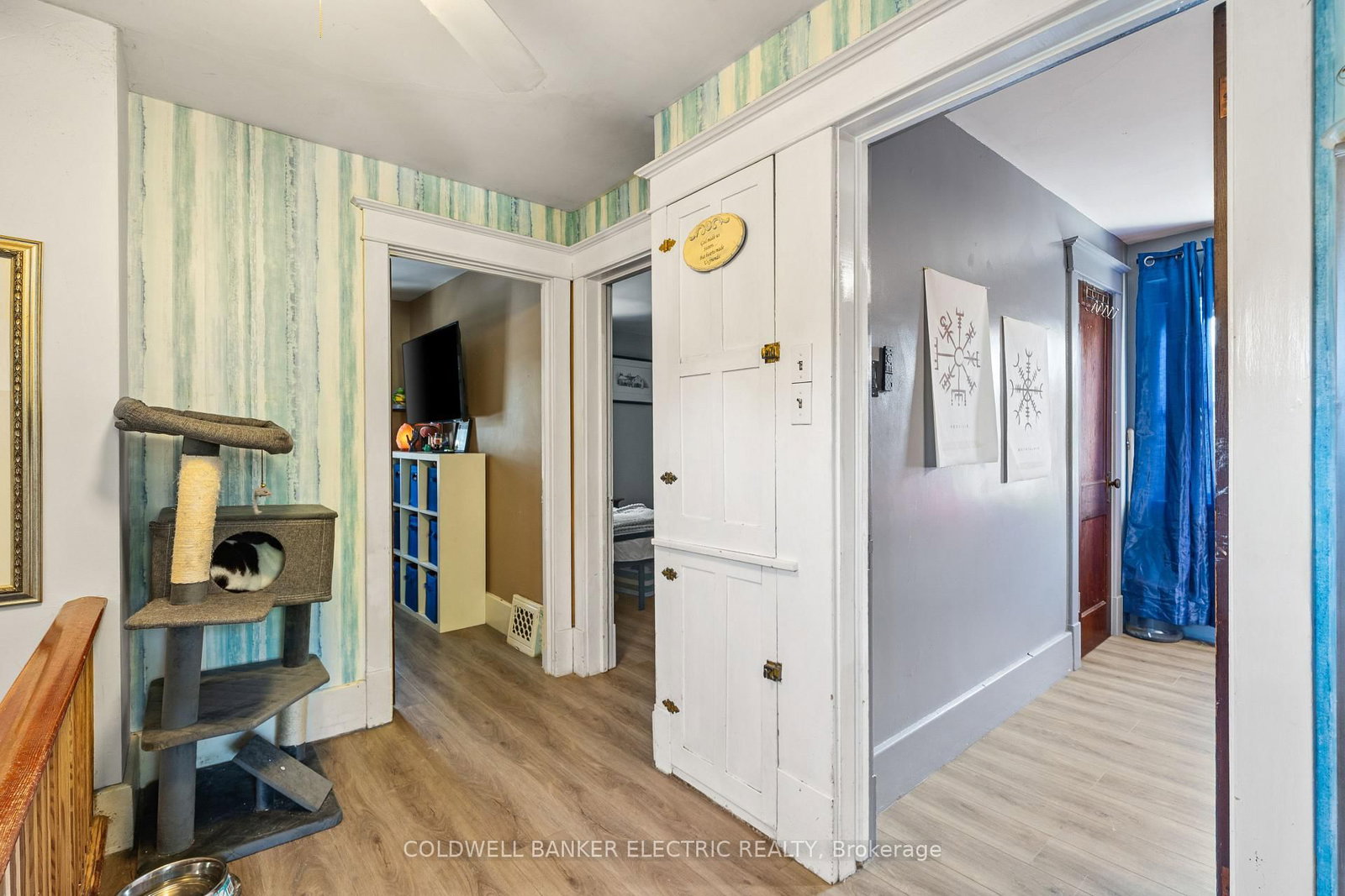 Detached House for sale at 112 Lansdowne Street, Peterborough, Ontario, K9J 1Y1 - Town Ward 3 - MLS: X12940304