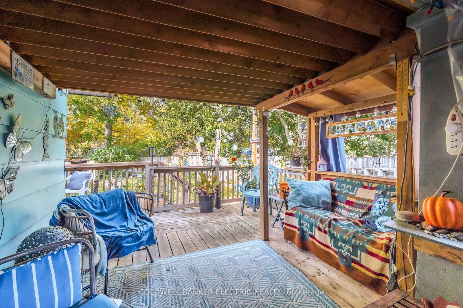 Detached House for sale at 112 Lansdowne Street, Peterborough, Ontario, K9J 1Y1 - Town Ward 3 - MLS: X12940304