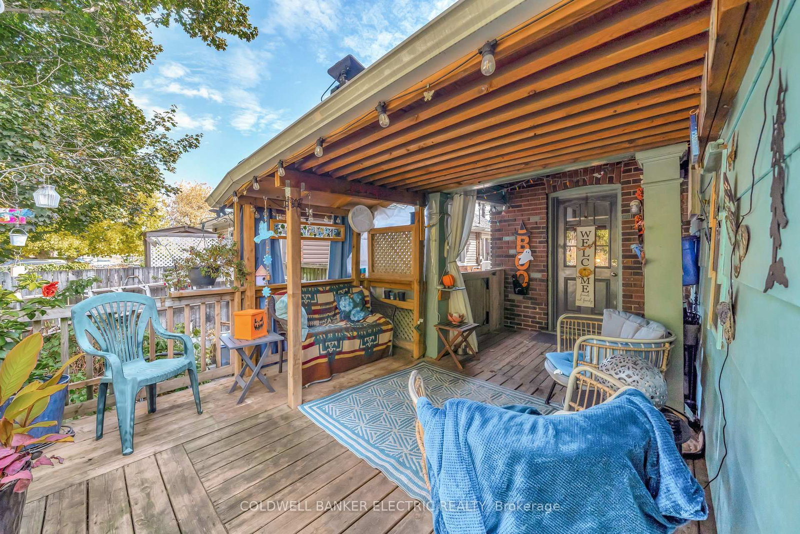 Detached House for sale at 112 Lansdowne Street, Peterborough, Ontario, K9J 1Y1 - Town Ward 3 - MLS: X12940304