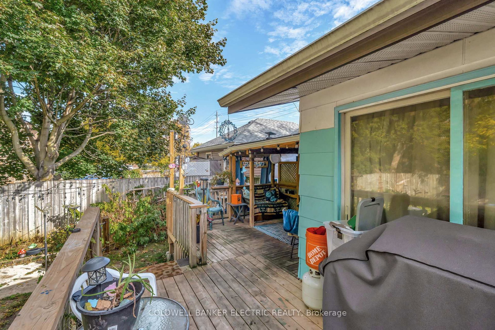 Detached House for sale at 112 Lansdowne Street, Peterborough, Ontario, K9J 1Y1 - Town Ward 3 - MLS: X12940304