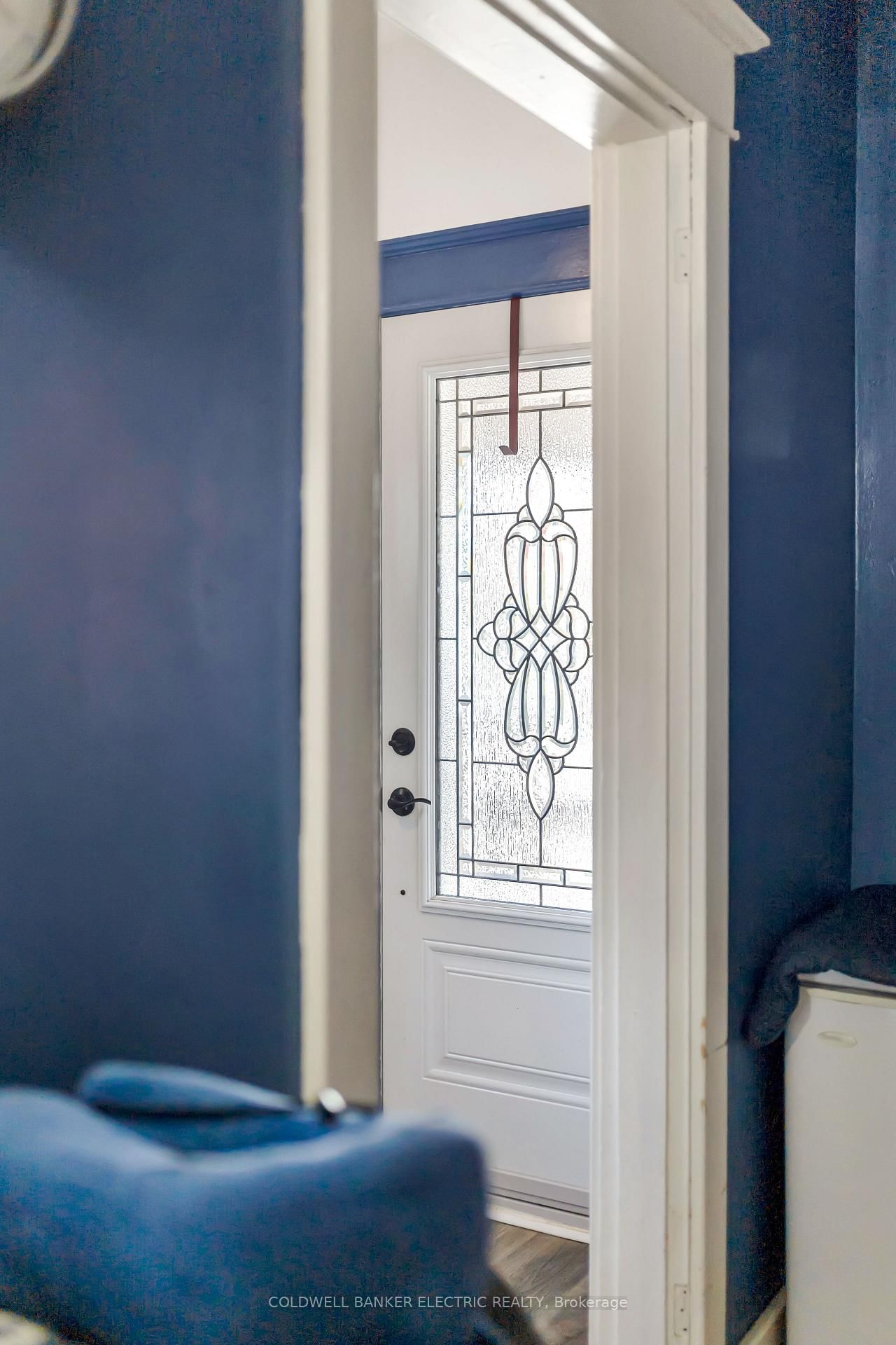 Detached House for sale at 112 Lansdowne Street, Peterborough, Ontario, K9J 1Y1 - Town Ward 3 - MLS: X12940304