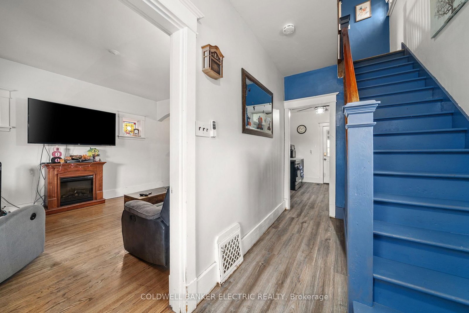 Detached House for sale at 112 Lansdowne Street, Peterborough, Ontario, K9J 1Y1 - Town Ward 3 - MLS: X12940304