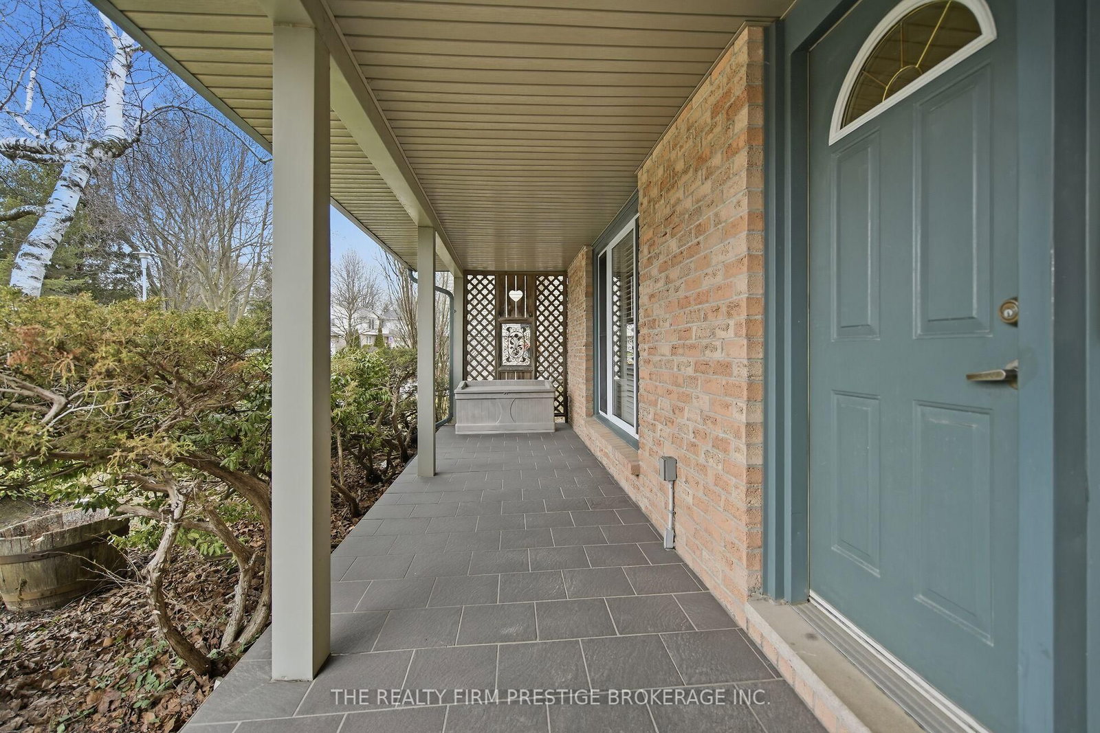 Listing Image 4