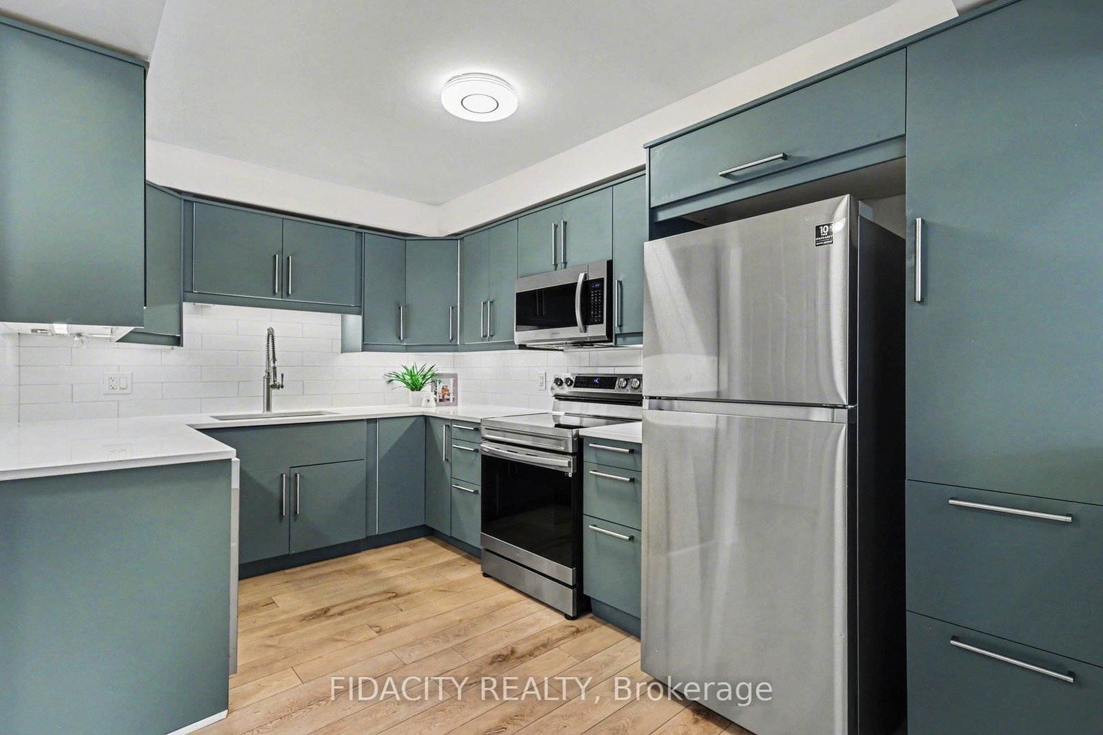Listing Image 11
