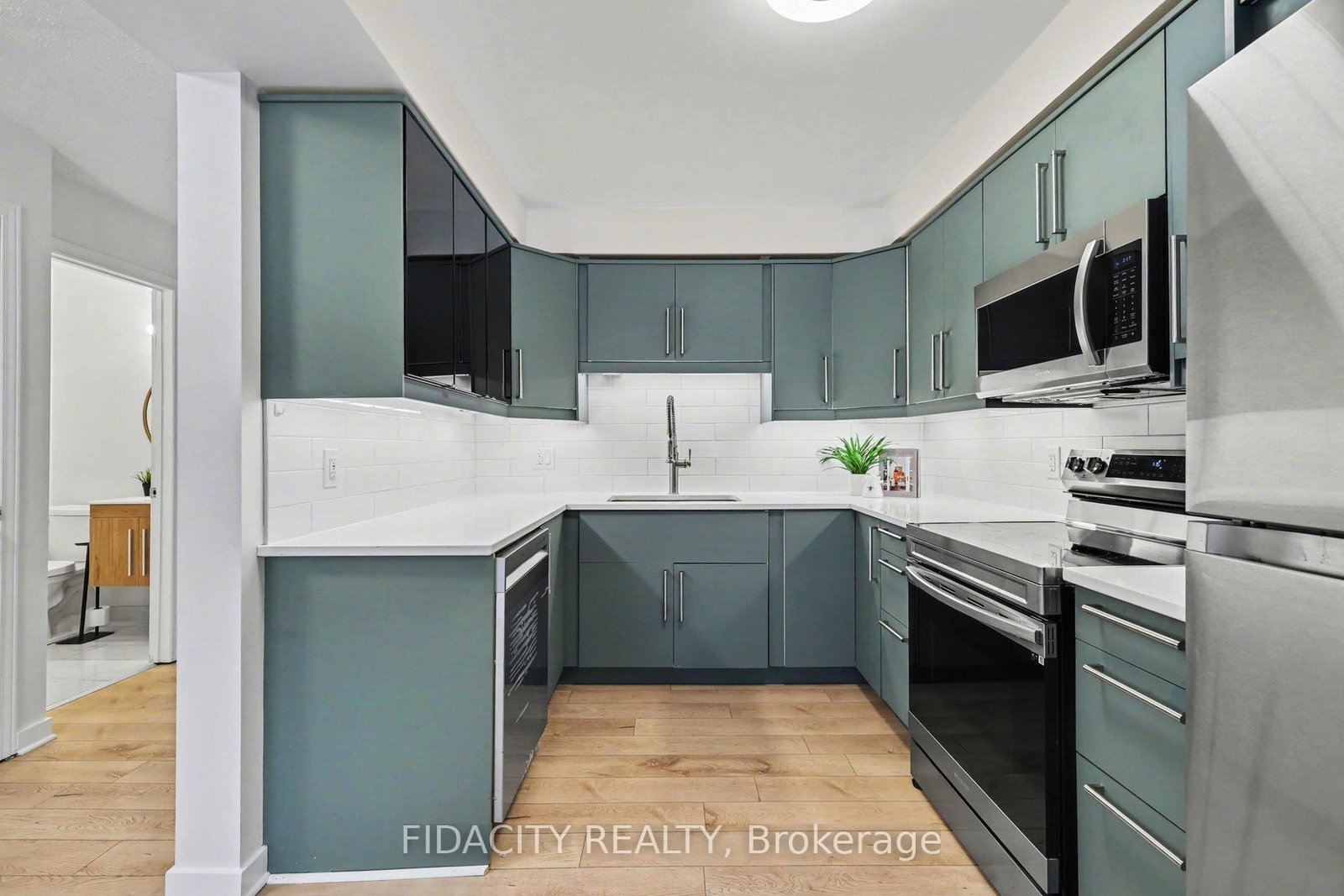 Listing Image 12
