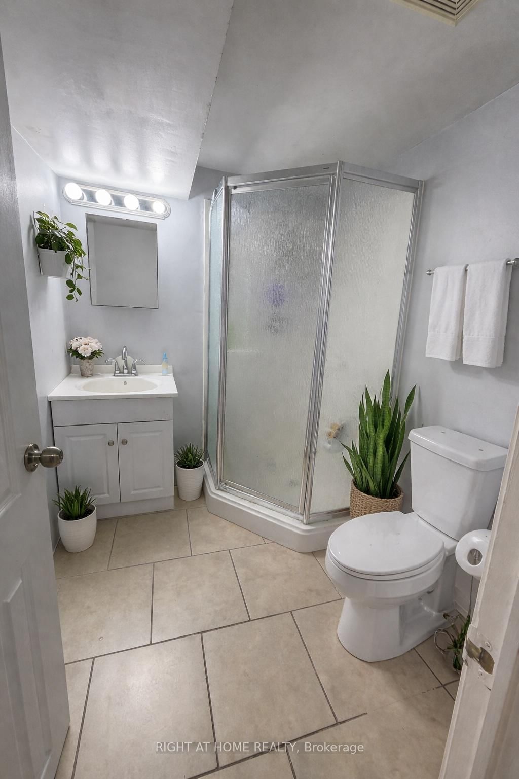67 Brentwood Drive, Unit Lower - Photo 4