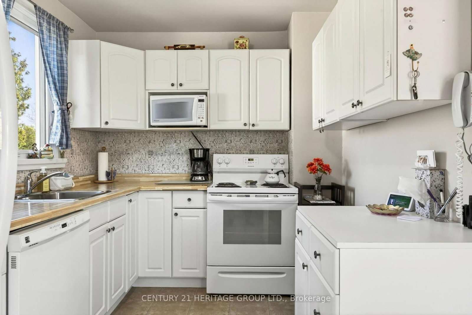 Detached House for sale at 944 Garth Street, Hamilton, Ontario, L9C 4L2 - Gilbert - MLS: X12940764