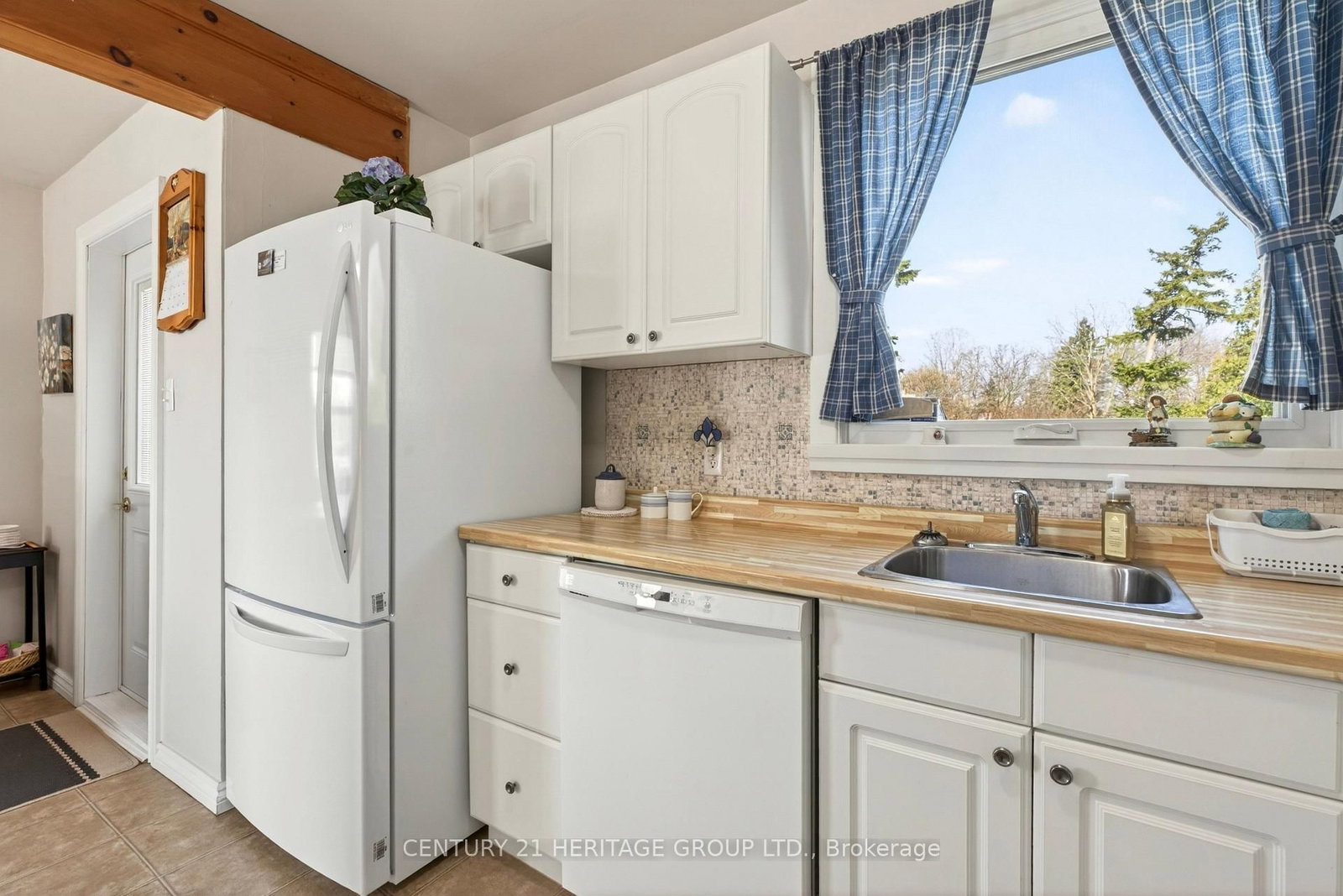 Detached House for sale at 944 Garth Street, Hamilton, Ontario, L9C 4L2 - Gilbert - MLS: X12940764