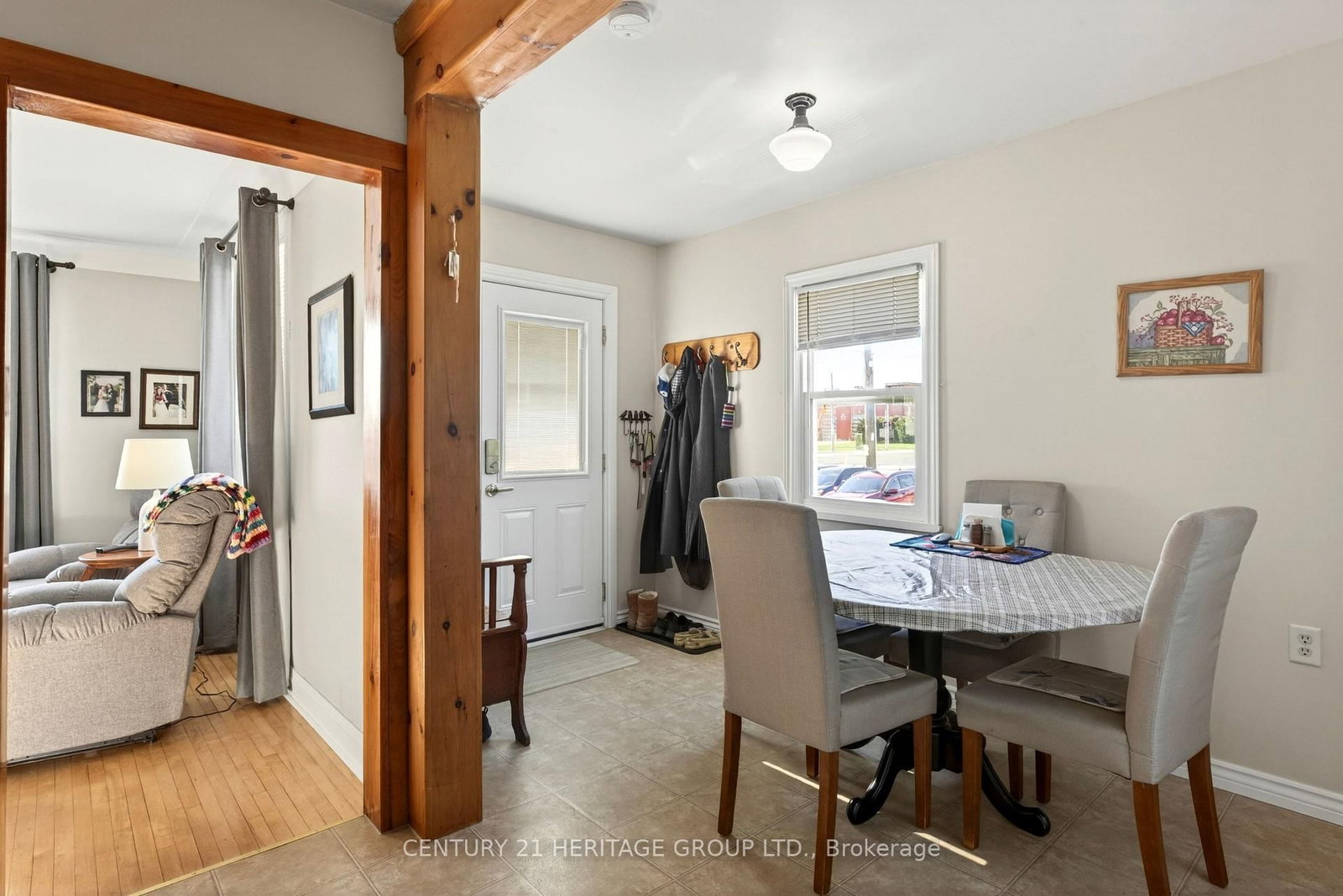 Detached House for sale at 944 Garth Street, Hamilton, Ontario, L9C 4L2 - Gilbert - MLS: X12940764