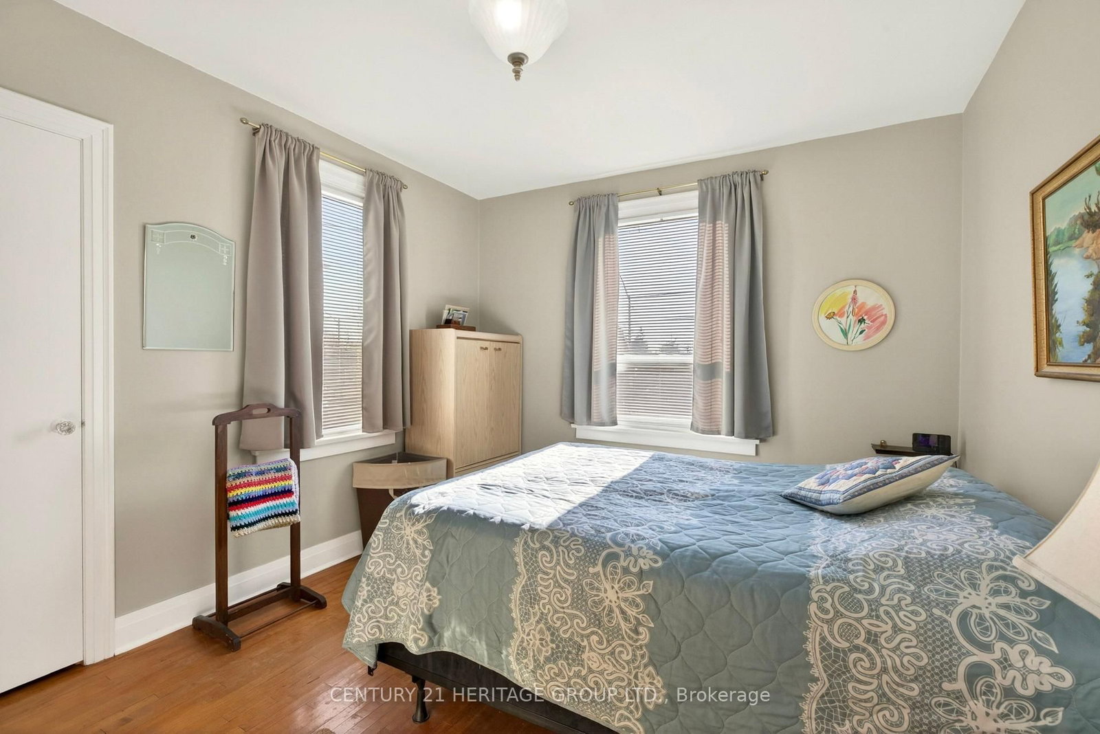 Detached House for sale at 944 Garth Street, Hamilton, Ontario, L9C 4L2 - Gilbert - MLS: X12940764