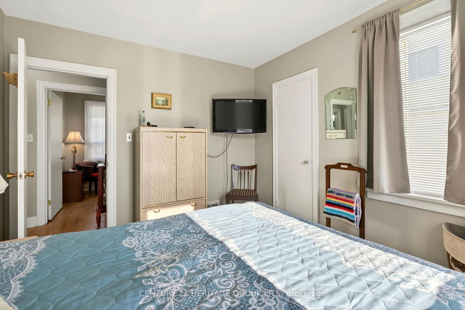 Detached House for sale at 944 Garth Street, Hamilton, Ontario, L9C 4L2 - Gilbert - MLS: X12940764