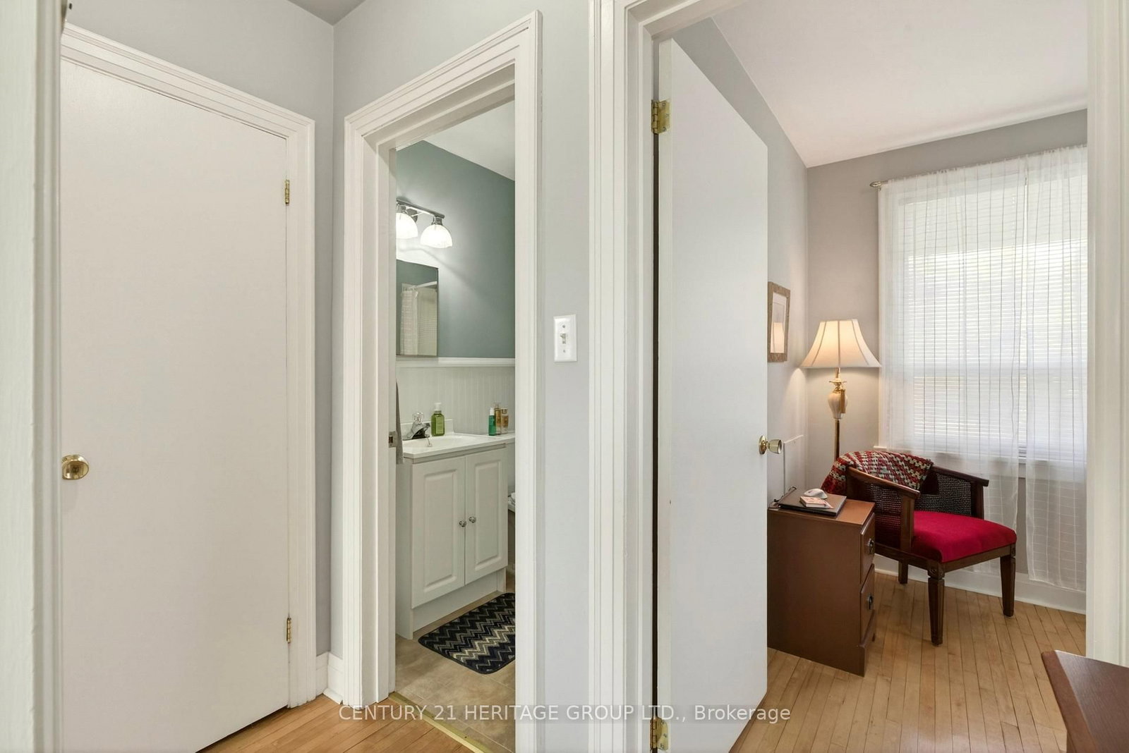 Detached House for sale at 944 Garth Street, Hamilton, Ontario, L9C 4L2 - Gilbert - MLS: X12940764