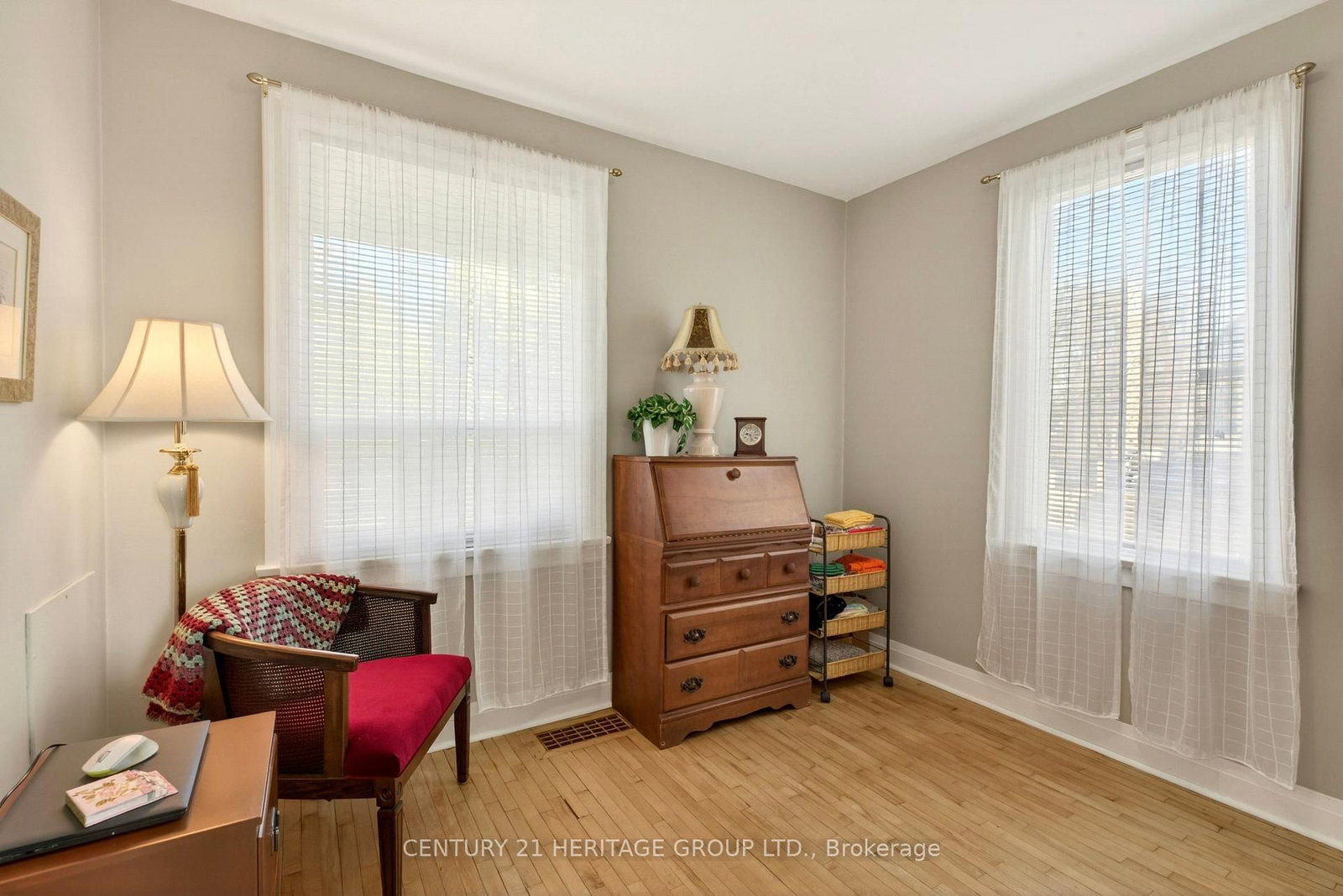 Detached House for sale at 944 Garth Street, Hamilton, Ontario, L9C 4L2 - Gilbert - MLS: X12940764