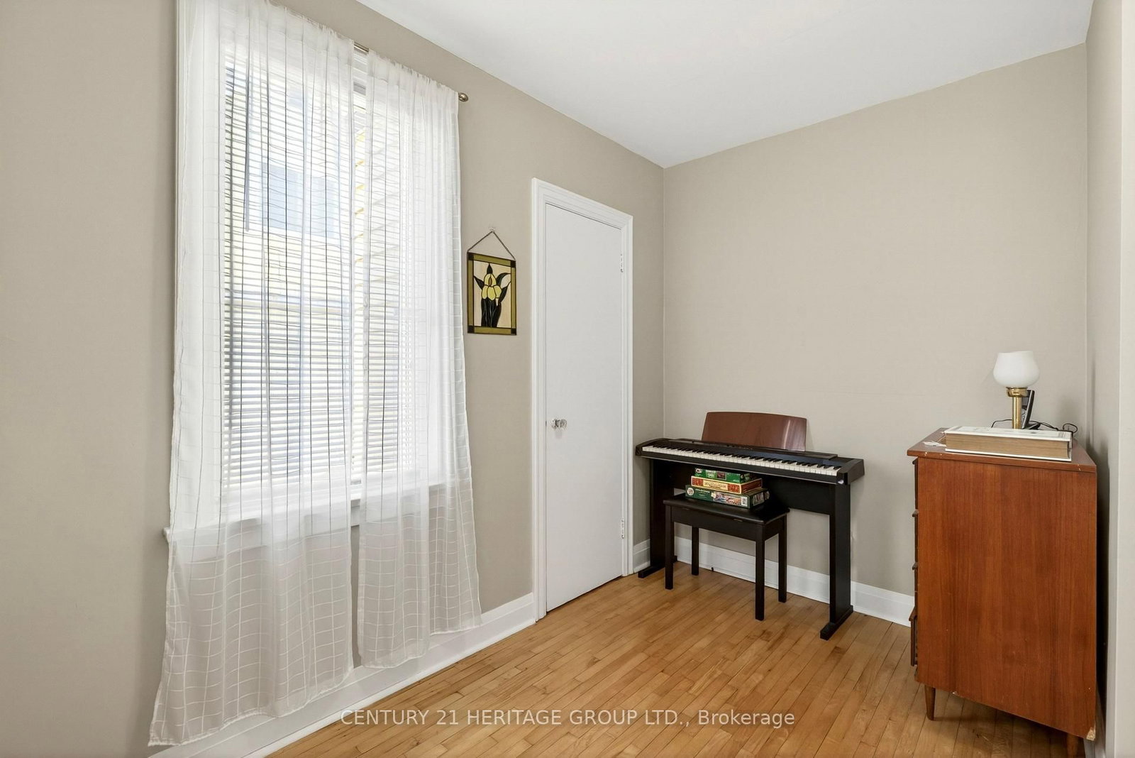 Detached House for sale at 944 Garth Street, Hamilton, Ontario, L9C 4L2 - Gilbert - MLS: X12940764