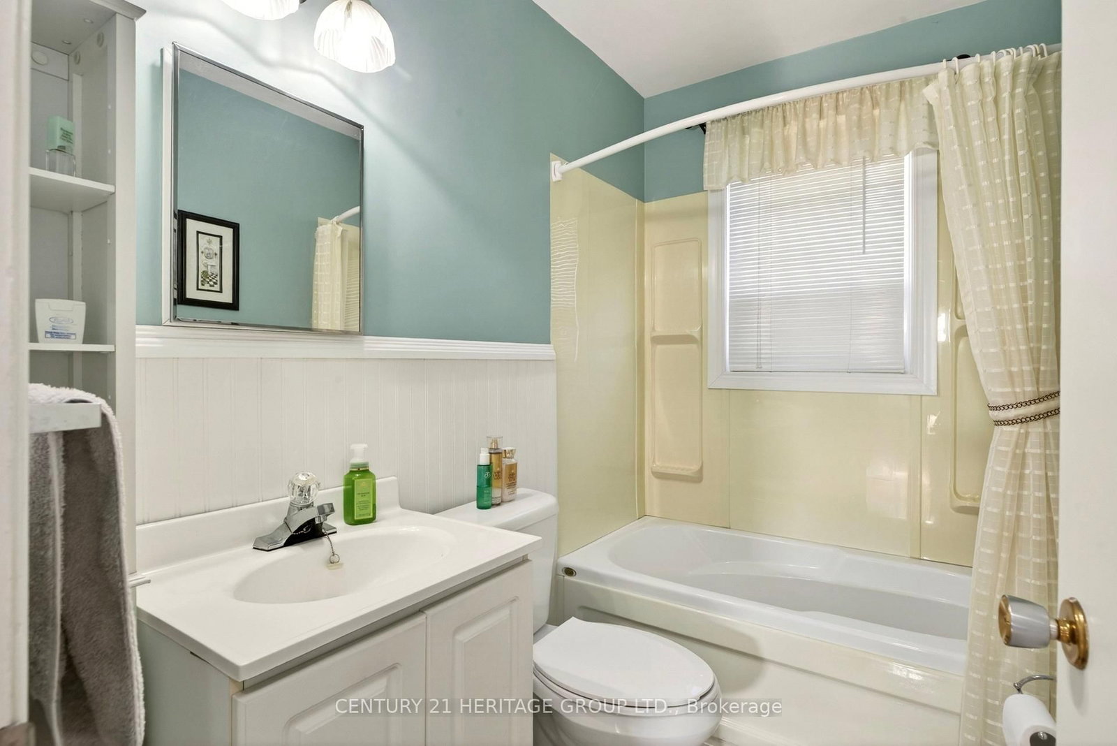 Detached House for sale at 944 Garth Street, Hamilton, Ontario, L9C 4L2 - Gilbert - MLS: X12940764