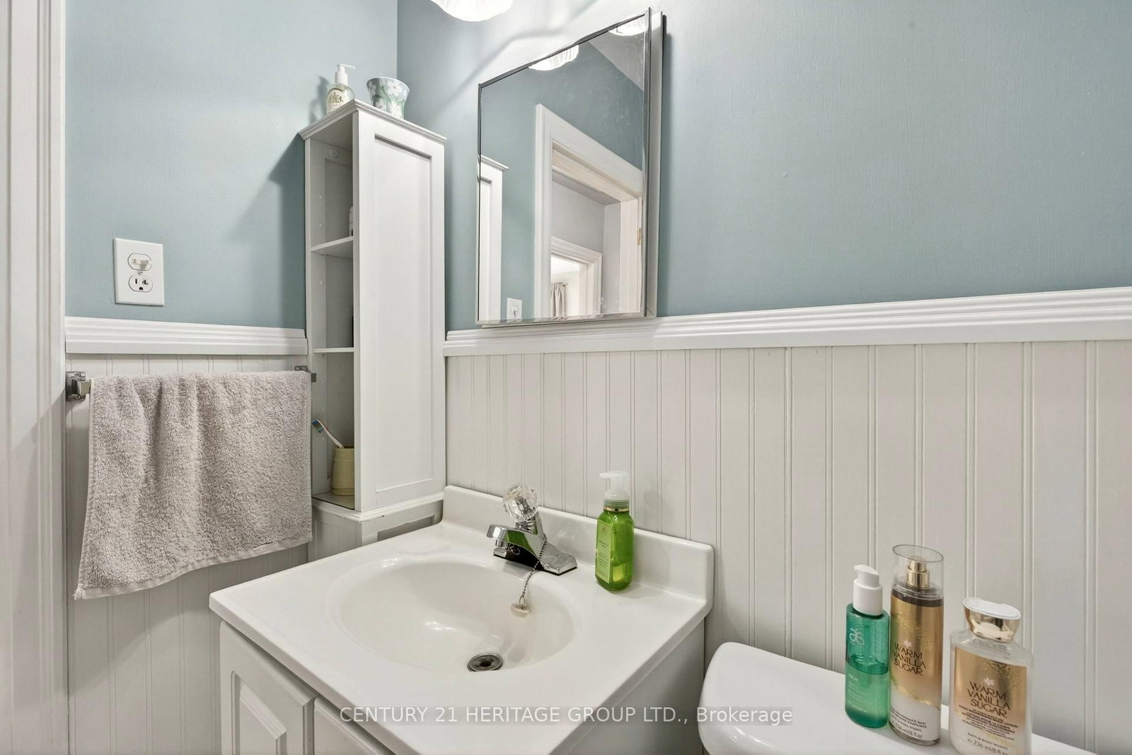 Detached House for sale at 944 Garth Street, Hamilton, Ontario, L9C 4L2 - Gilbert - MLS: X12940764