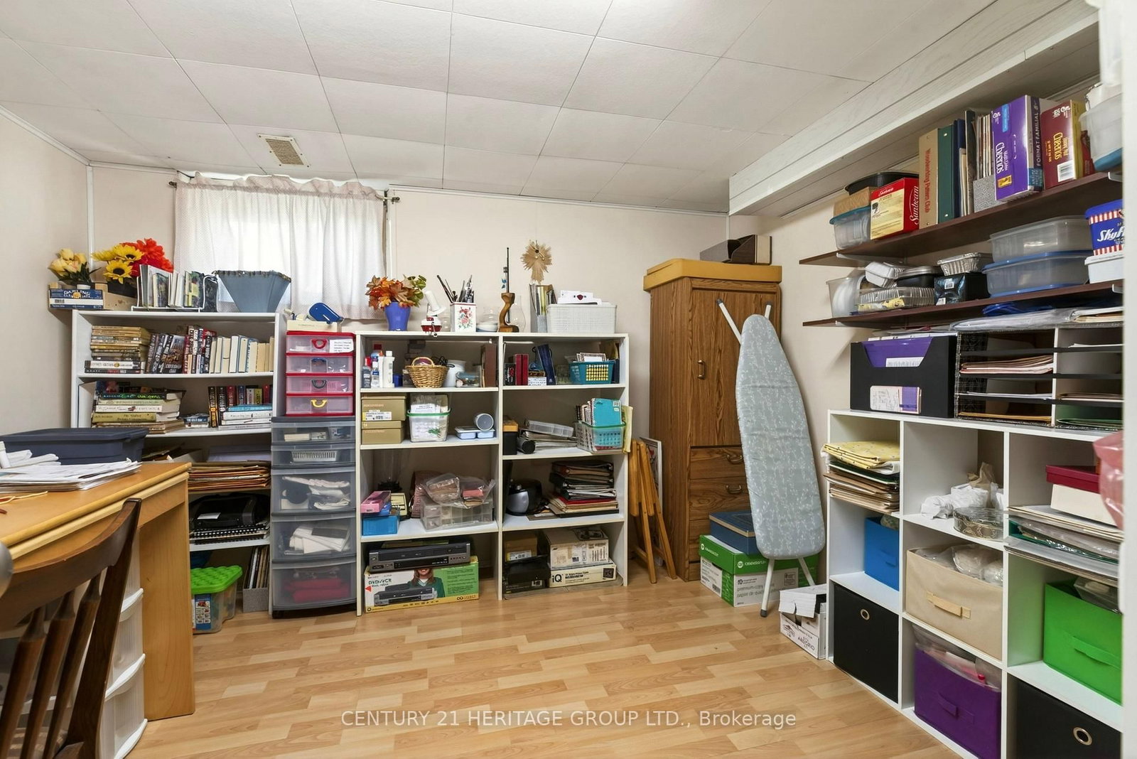 Detached House for sale at 944 Garth Street, Hamilton, Ontario, L9C 4L2 - Gilbert - MLS: X12940764