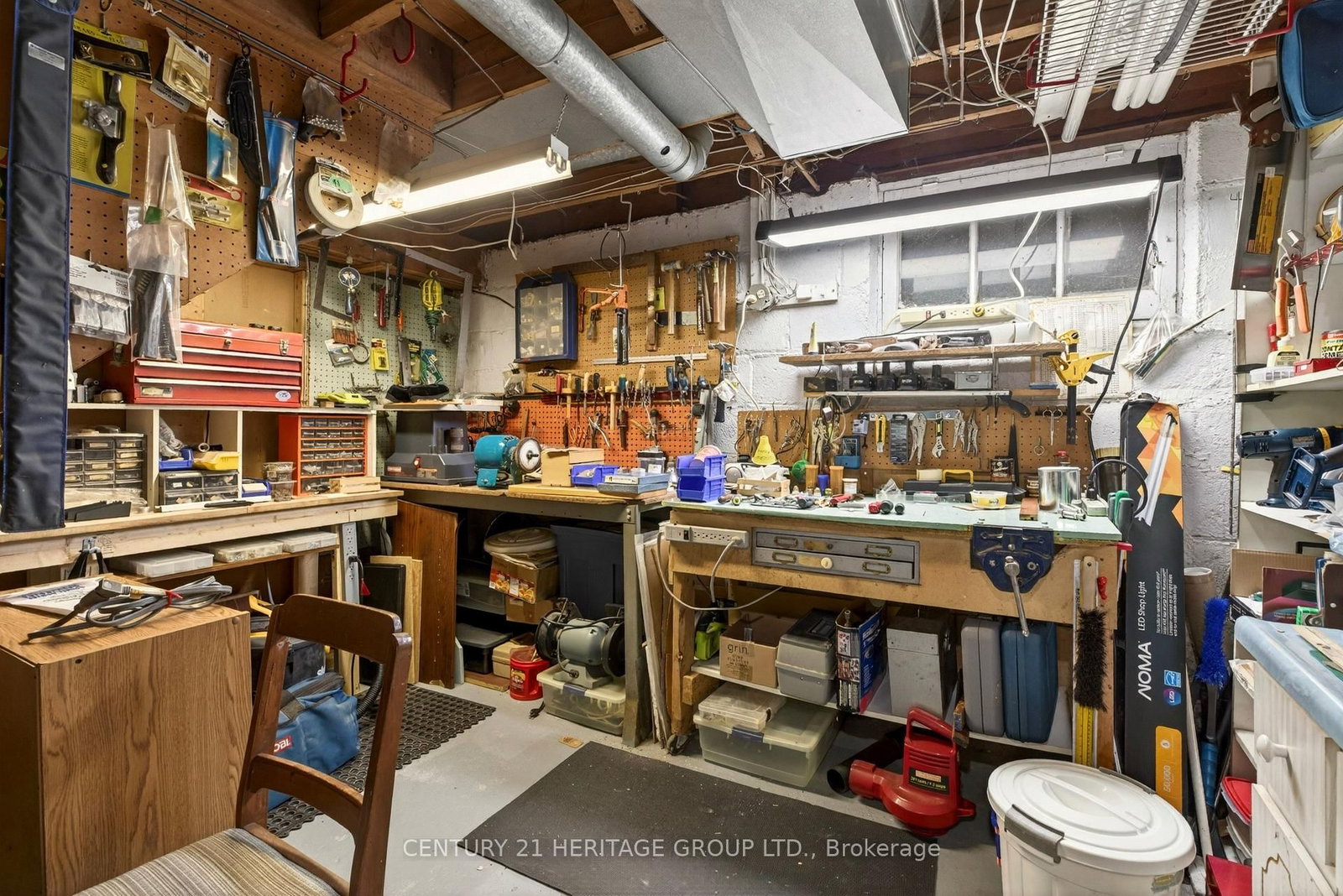 Detached House for sale at 944 Garth Street, Hamilton, Ontario, L9C 4L2 - Gilbert - MLS: X12940764