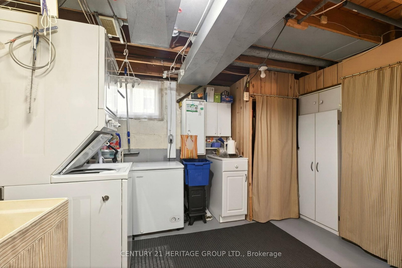 Detached House for sale at 944 Garth Street, Hamilton, Ontario, L9C 4L2 - Gilbert - MLS: X12940764