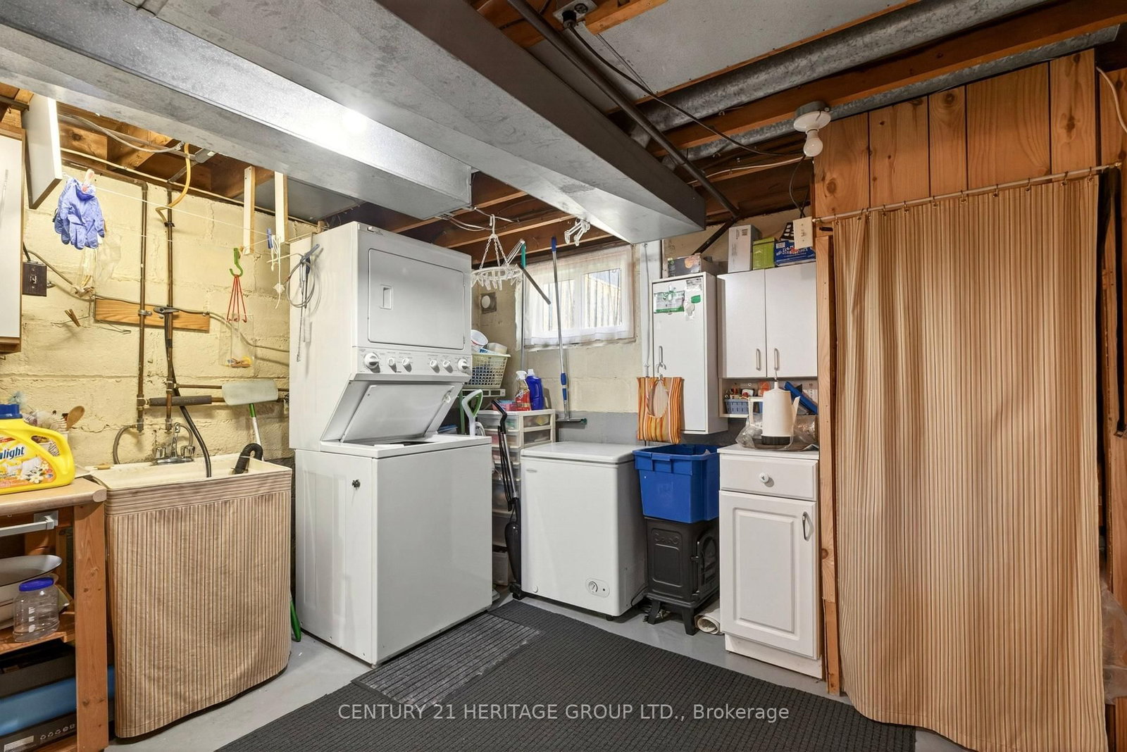 Detached House for sale at 944 Garth Street, Hamilton, Ontario, L9C 4L2 - Gilbert - MLS: X12940764