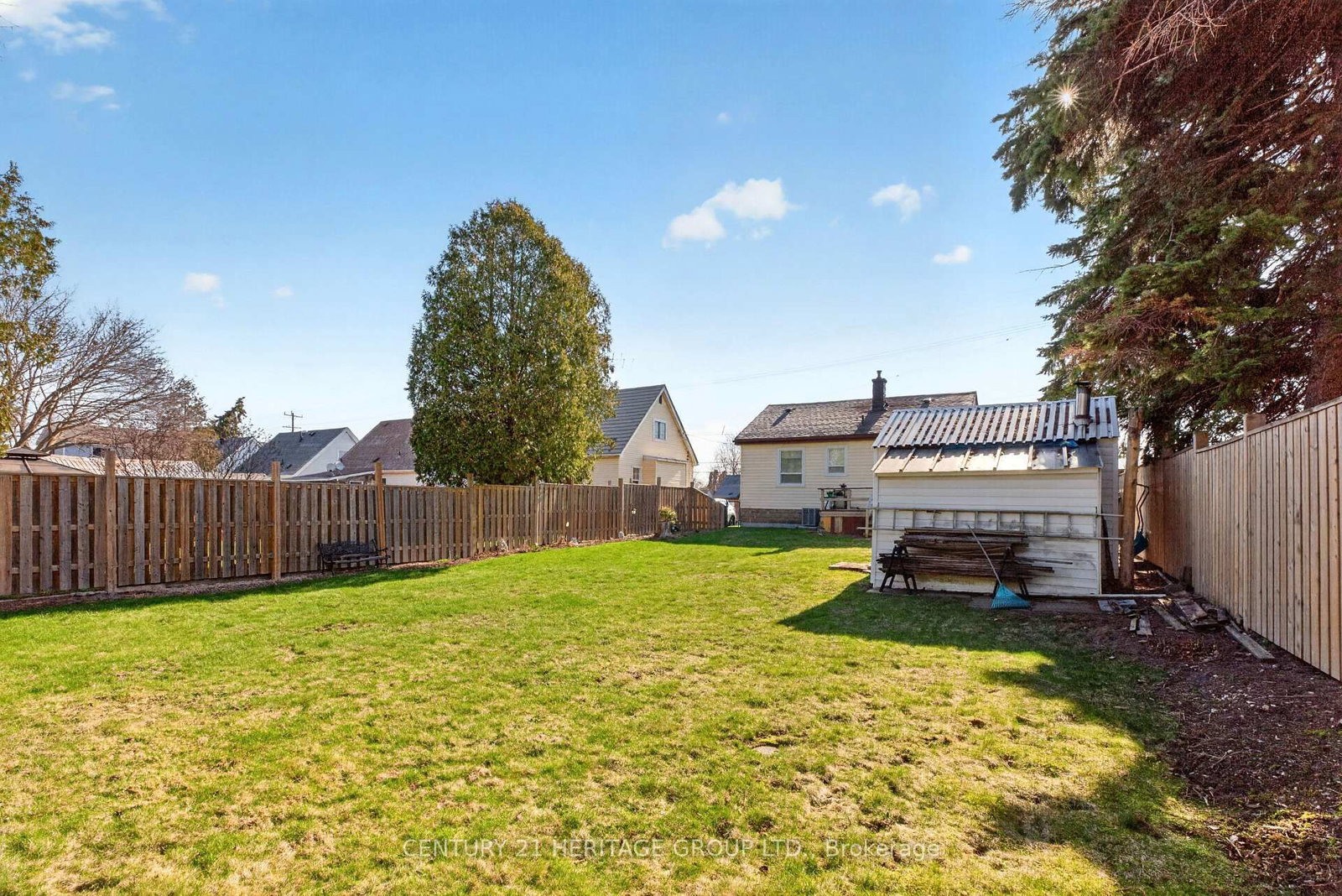 Detached House for sale at 944 Garth Street, Hamilton, Ontario, L9C 4L2 - Gilbert - MLS: X12940764