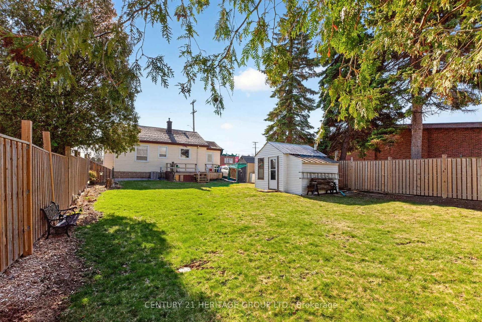 Detached House for sale at 944 Garth Street, Hamilton, Ontario, L9C 4L2 - Gilbert - MLS: X12940764