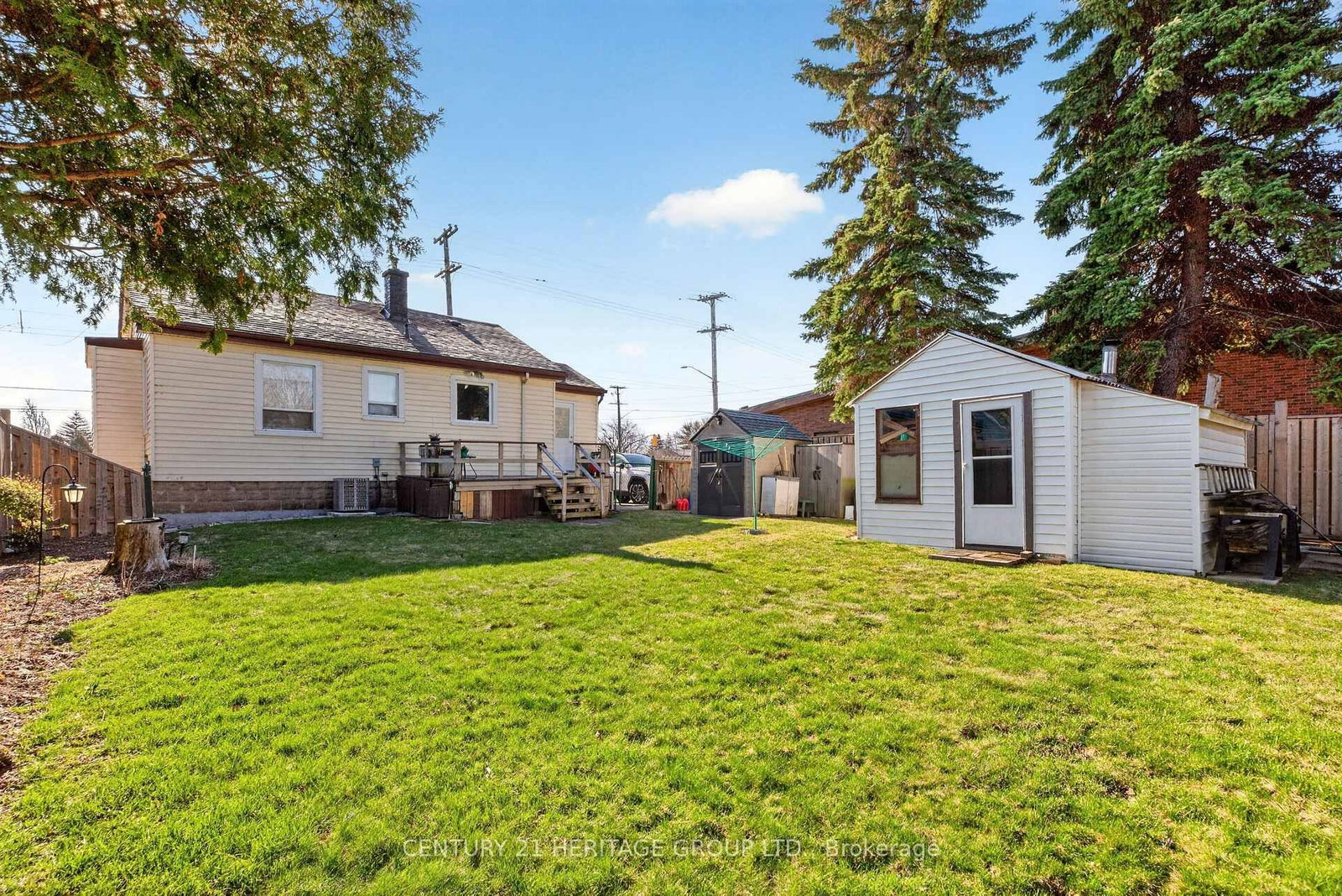 Detached House for sale at 944 Garth Street, Hamilton, Ontario, L9C 4L2 - Gilbert - MLS: X12940764