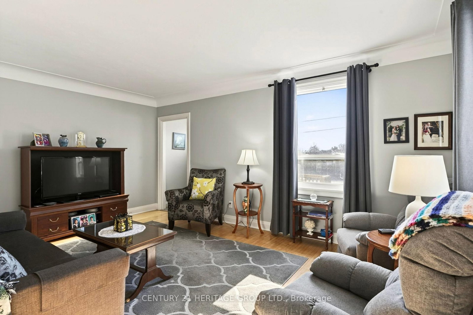 Detached House for sale at 944 Garth Street, Hamilton, Ontario, L9C 4L2 - Gilbert - MLS: X12940764