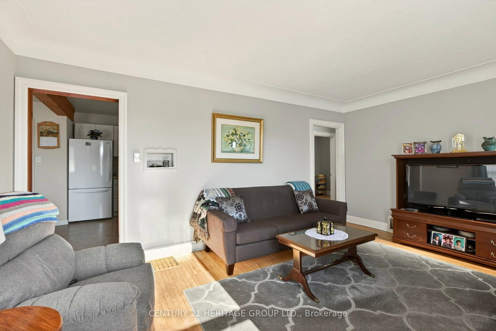 Detached House for sale at 944 Garth Street, Hamilton, Ontario, L9C 4L2 - Gilbert - MLS: X12940764