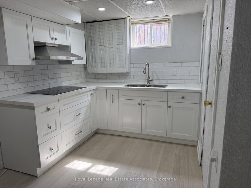 Lower - 60 Toby Cres, Hamilton, L8T 2N8 | Image 3