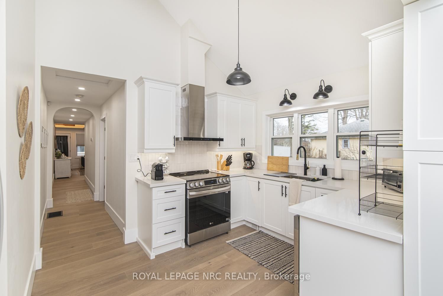 Detached House for sale at 385 WESTWOOD Avenue, Fort Erie, Ontario, L0S 1B0 - Crystal Beach - MLS: X12940826