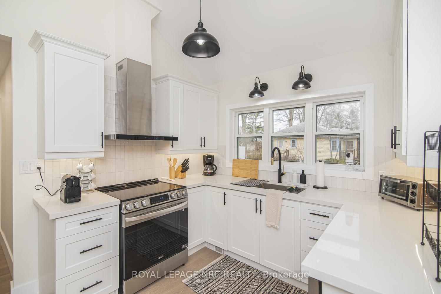 Detached House for sale at 385 WESTWOOD Avenue, Fort Erie, Ontario, L0S 1B0 - Crystal Beach - MLS: X12940826