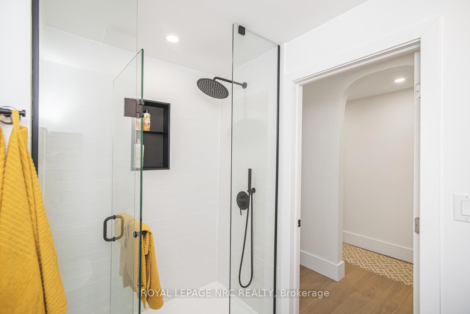 Detached House for sale at 385 WESTWOOD Avenue, Fort Erie, Ontario, L0S 1B0 - Crystal Beach - MLS: X12940826