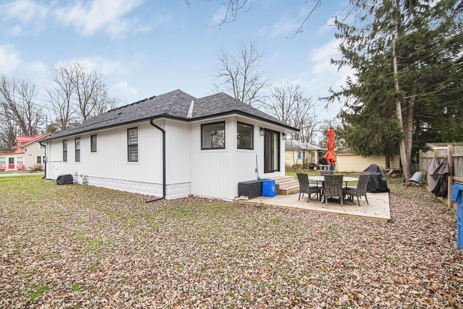 Detached House for sale at 385 WESTWOOD Avenue, Fort Erie, Ontario, L0S 1B0 - Crystal Beach - MLS: X12940826