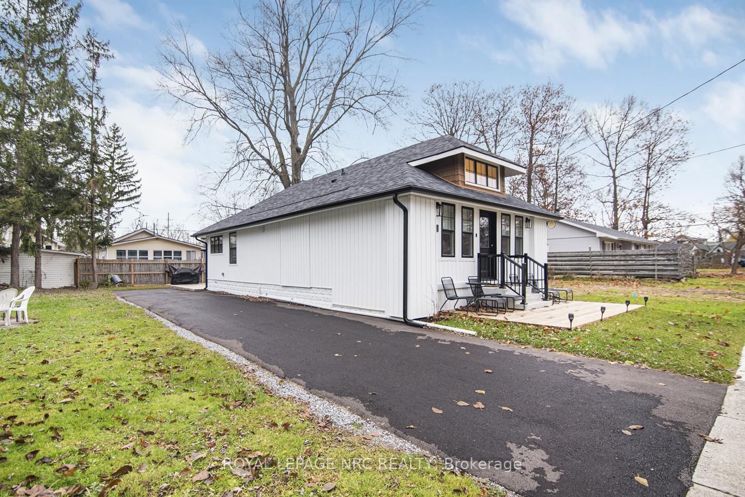 Detached House for sale at 385 WESTWOOD Avenue, Fort Erie, Ontario, L0S 1B0 - Crystal Beach - MLS: X12940826