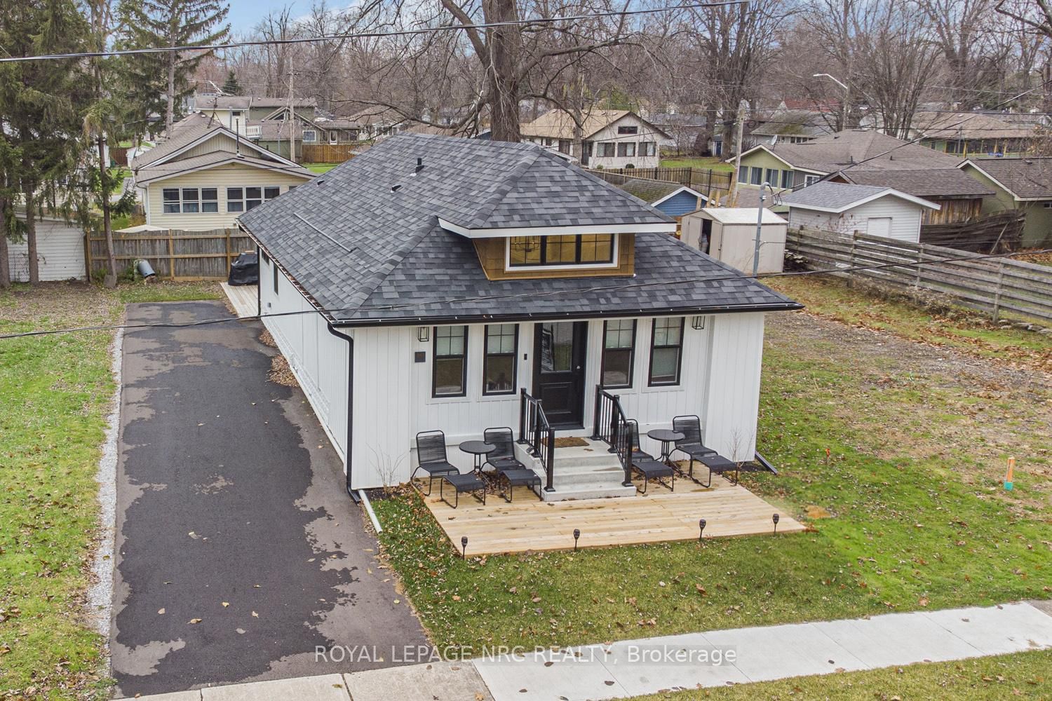 Detached House for sale at 385 WESTWOOD Avenue, Fort Erie, Ontario, L0S 1B0 - Crystal Beach - MLS: X12940826