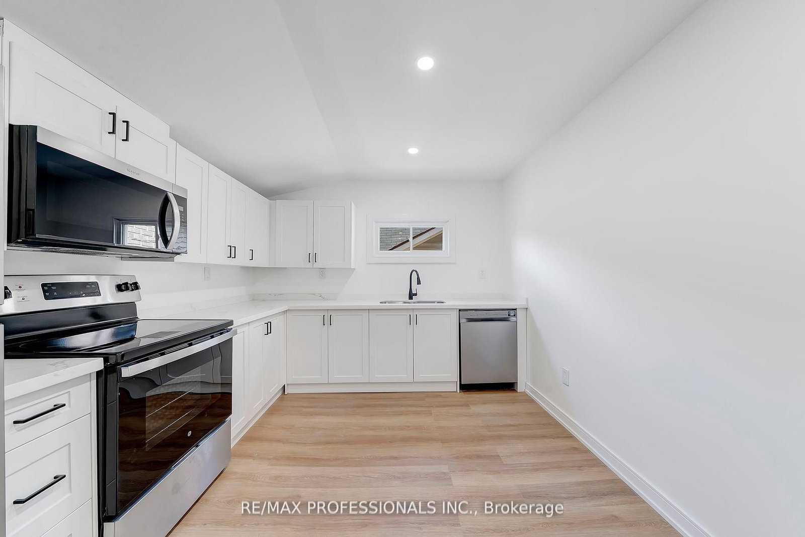 27 Oakdale Avenue - Photo 16