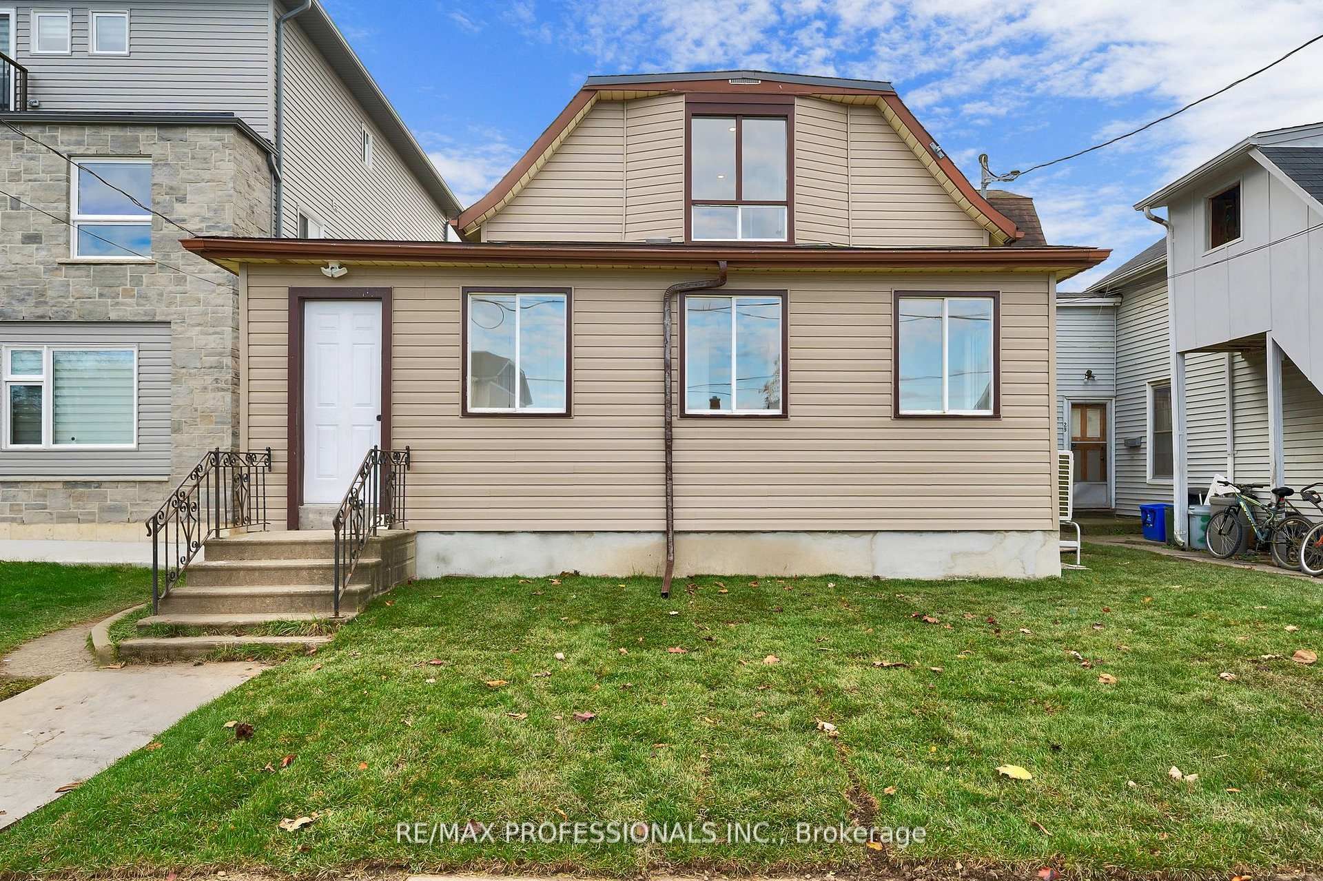 27 Oakdale Avenue