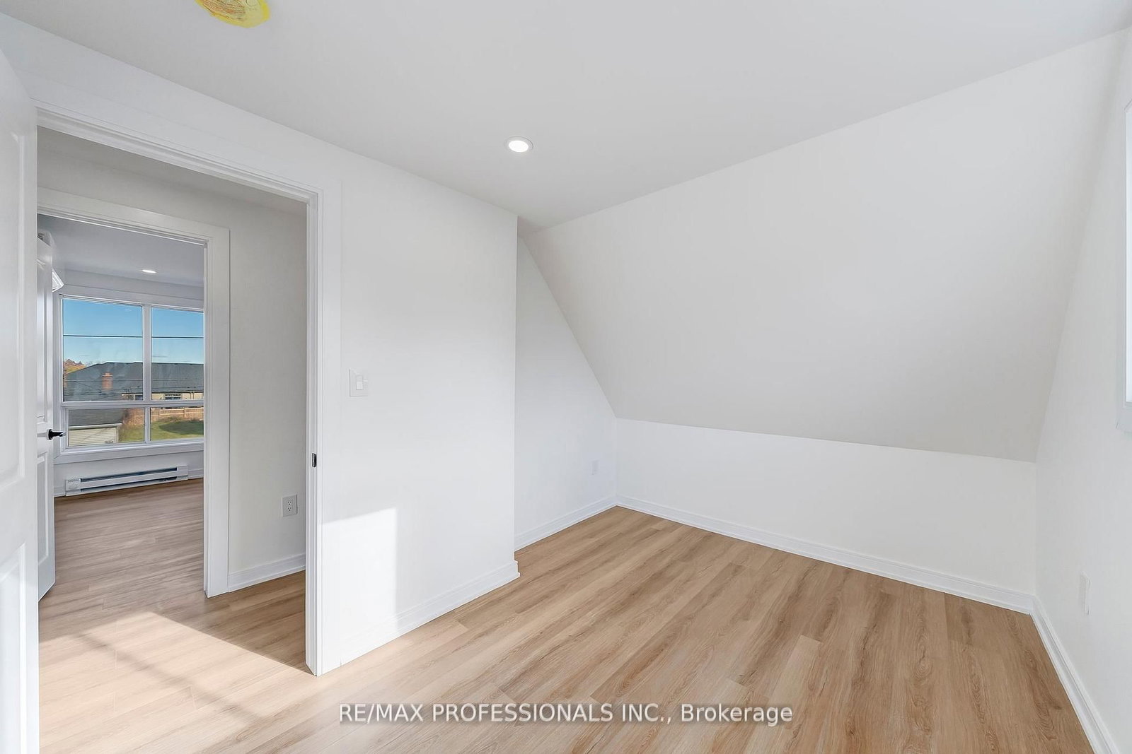 27 Oakdale Avenue - Photo 5