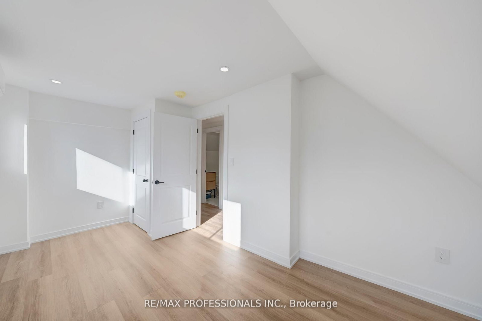 27 Oakdale Avenue - Photo 6
