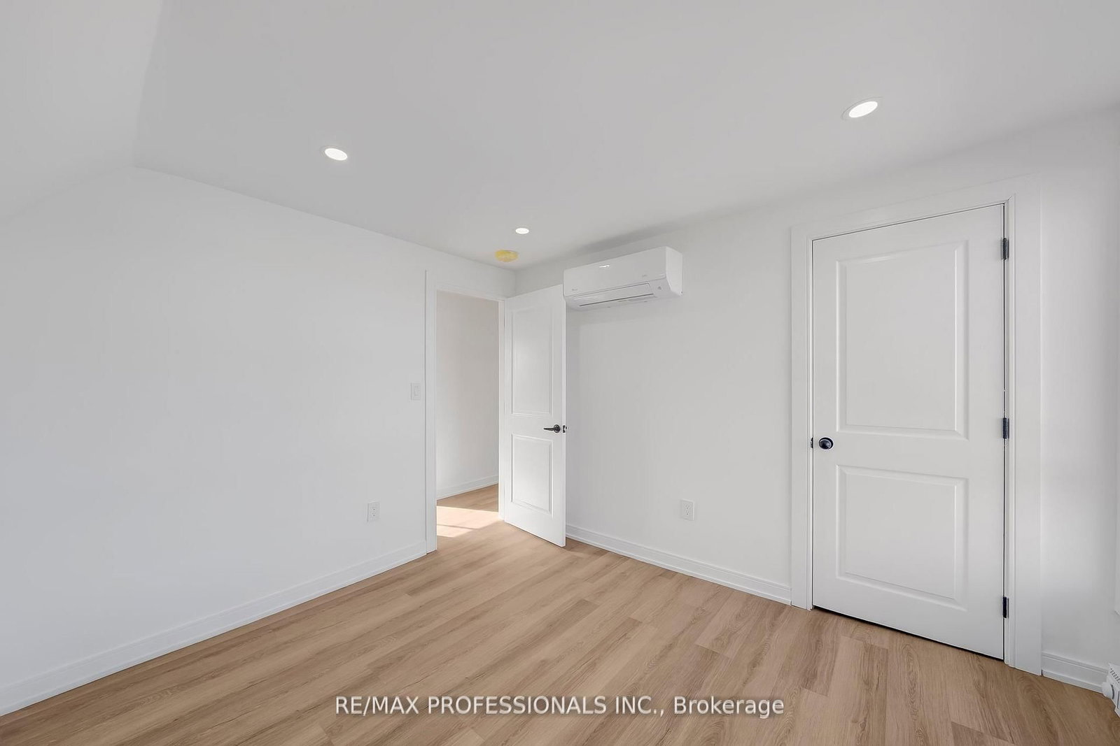 27 Oakdale Avenue - Photo 8