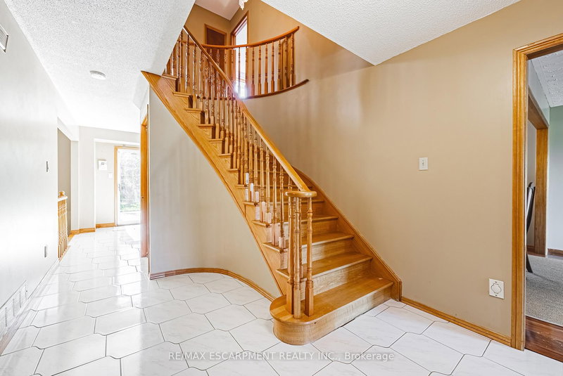 19 Glenhaven Crt, Hamilton, L9C 7G4 | Image 3