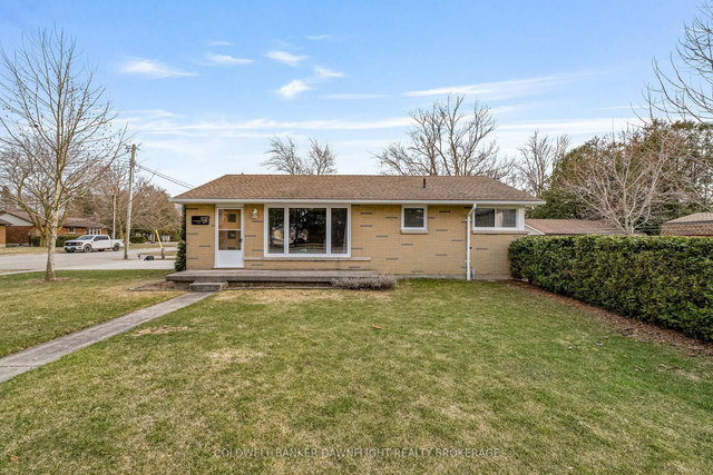 105 Wellington Street W