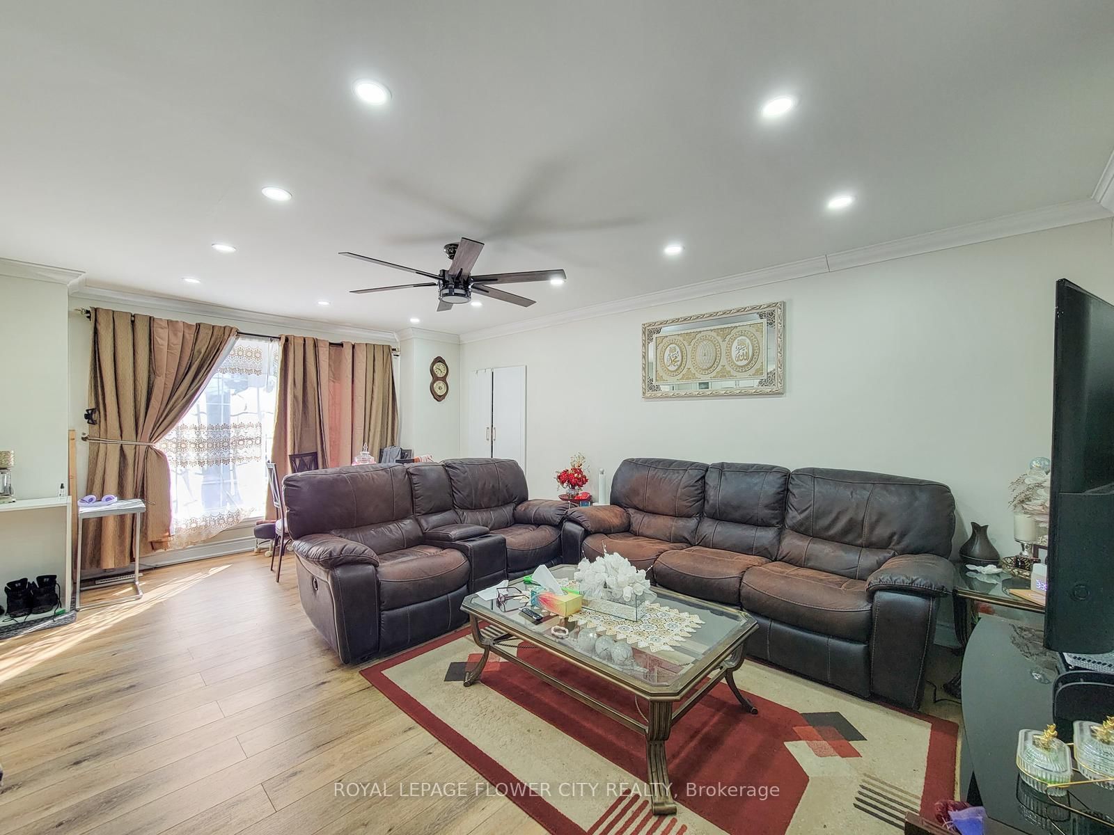 Detached House for sale at 823 Queensdale Avenue, Hamilton, Ontario, L8V 1M7 - Raleigh - MLS: X12941502