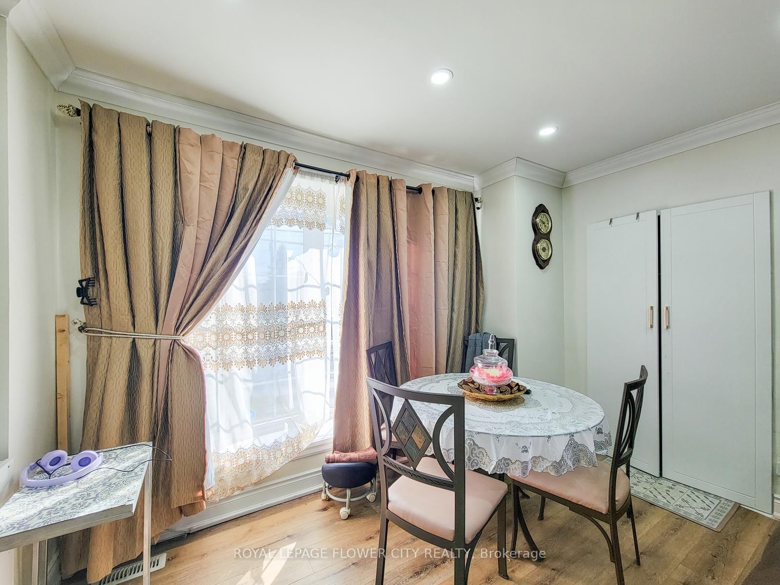 Detached House for sale at 823 Queensdale Avenue, Hamilton, Ontario, L8V 1M7 - Raleigh - MLS: X12941502